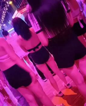 岳池莎舞可外场