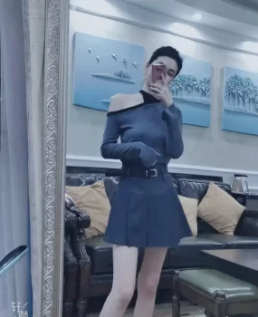 颜值超高，聊的时候脾气一般
