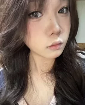 18岁兼职女孩芊芊