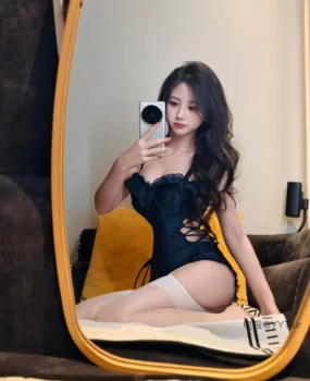 妹子姿势多变大奶紧逼水多