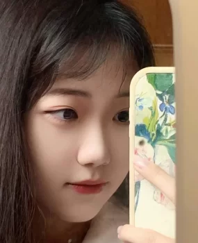 圆润挺翘小姐姐