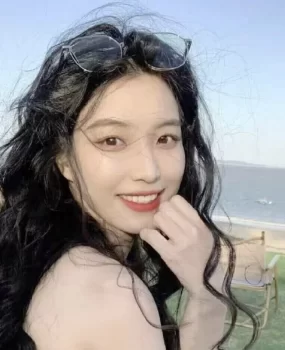 妹子水大奶大身材好