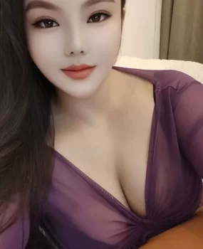 服务系大奶子骚货一个