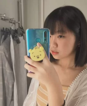 一个很嫩的童颜巨乳小妹妹