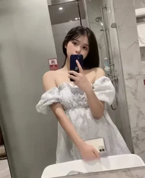 24岁在肯德基上班的服务员下班后接私活