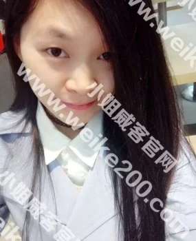 漂亮苗条的兼职小美女