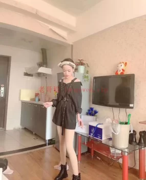 援交学生妹，小巧玲珑 性格温柔