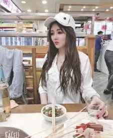 东门汐儿回来了，刚回锅回来