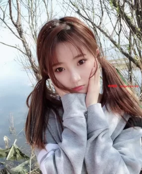 真实学生妹，才19岁而且胸大并且太漂亮了。颜控