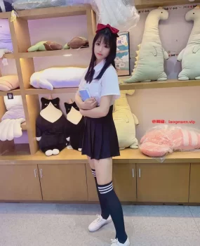 郑州新验证学妹，逼美人俏，必须体验，错过拍大腿