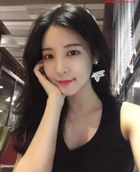 上海清纯极品大长腿小仙女，床下清纯漂亮床上淫荡风骚