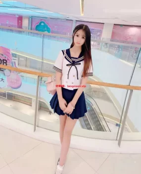 南京南站清纯00后