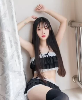 高端酒店里面的小姐姐