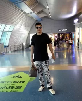 此男缺钱初下海
